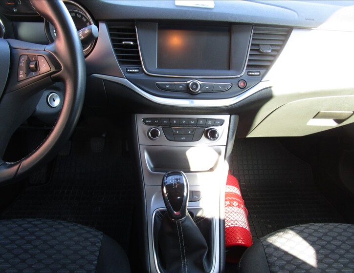 Opel Astra 9