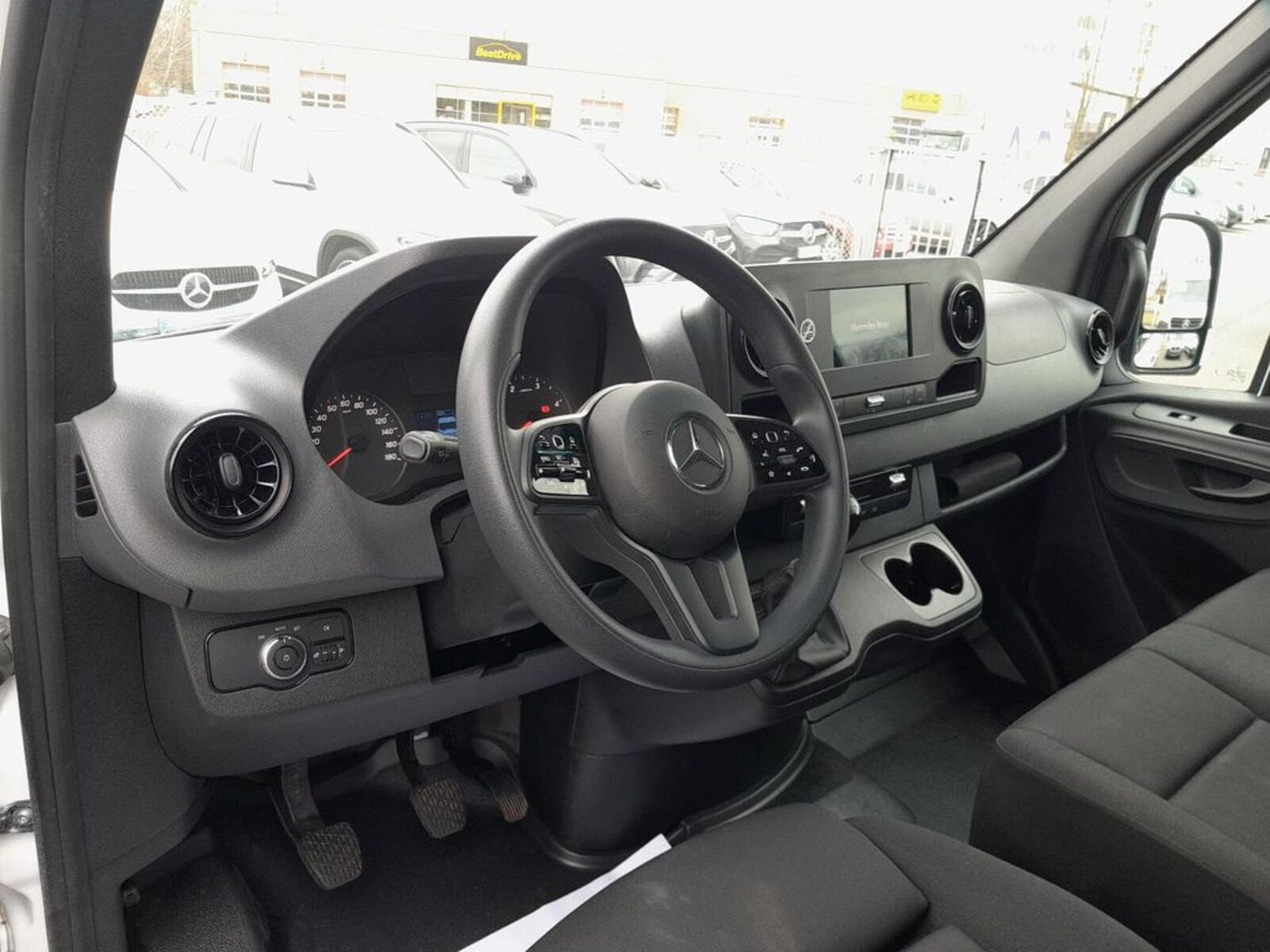 Mercedes-Benz Sprinter 9