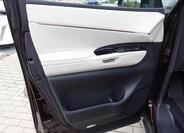 Lexus LM 350h 19