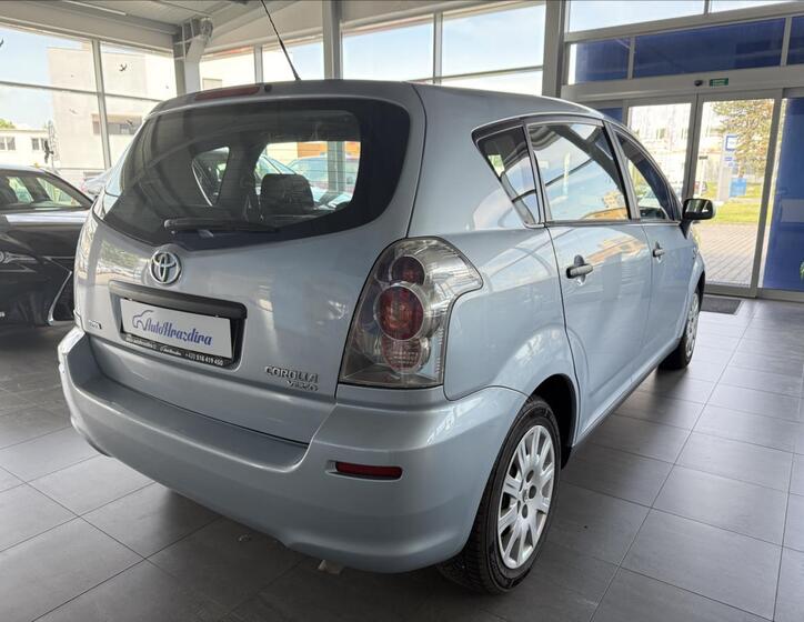 Toyota Corolla Verso 6