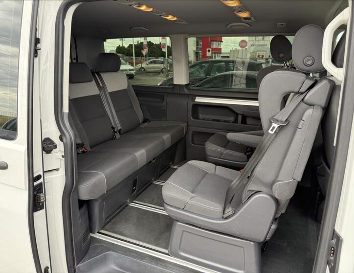 Volkswagen Multivan 14