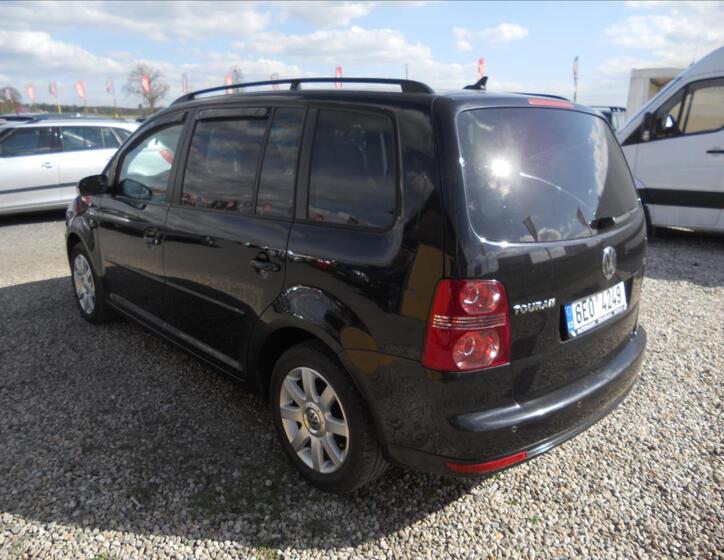 Volkswagen Touran 8