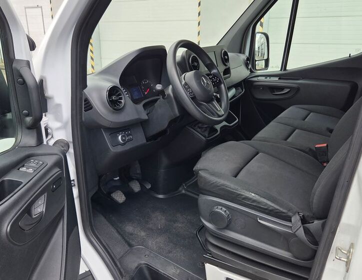 Mercedes-Benz Sprinter 9