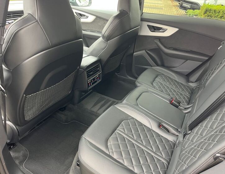 Audi SQ8 15