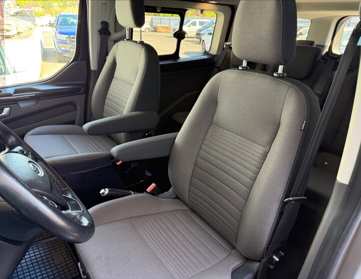 Ford Tourneo Custom 11