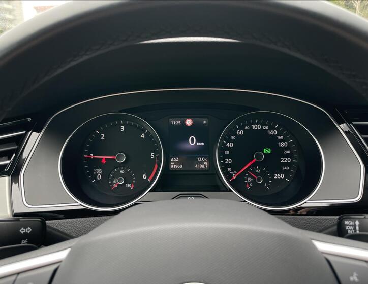 Volkswagen Passat 9