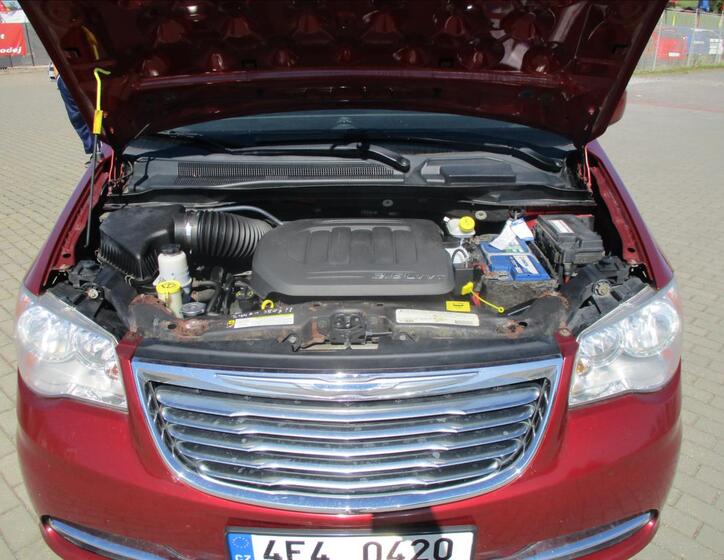 Chrysler Town & Country 27