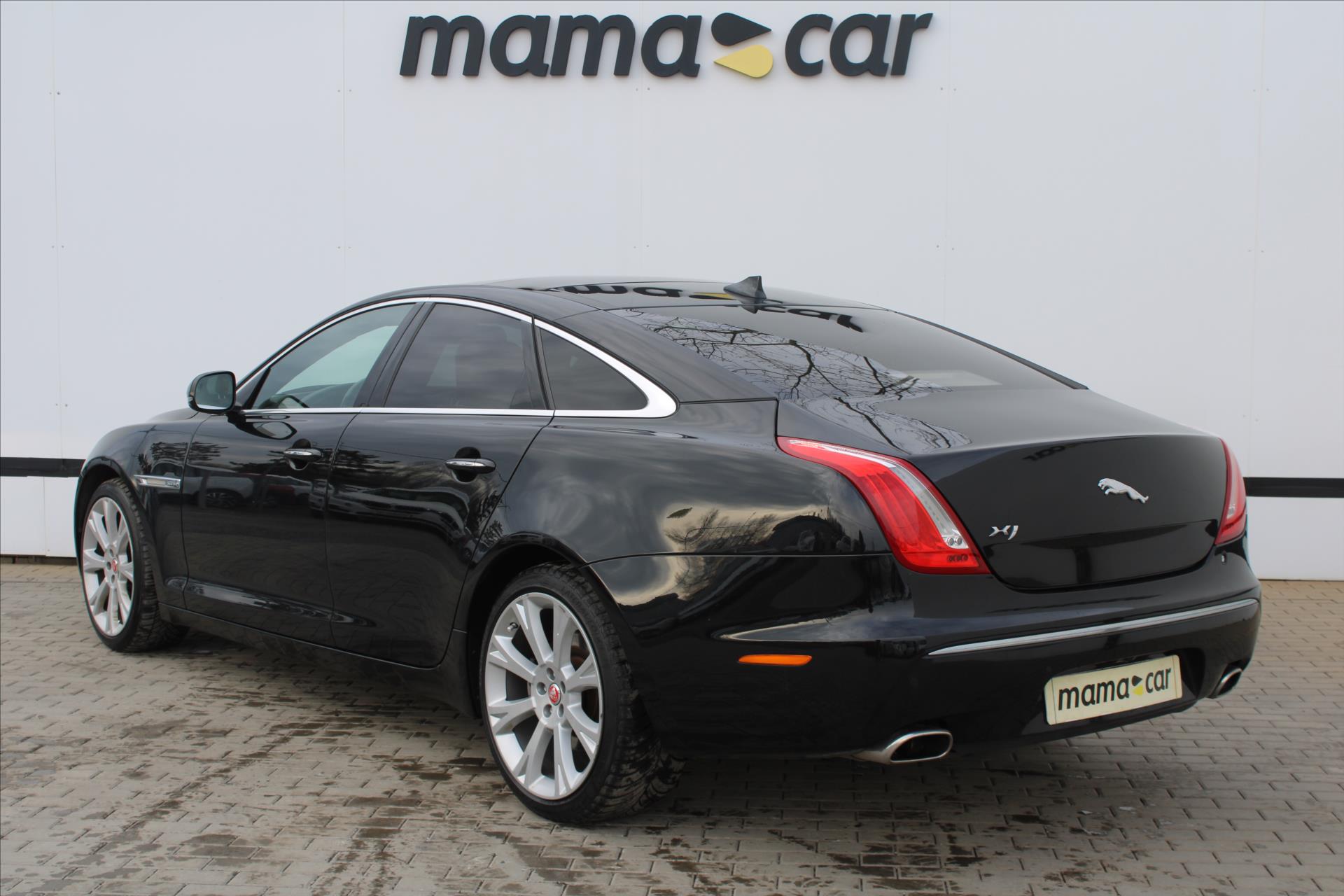 Jaguar XJ
