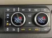 Land Rover Defender 28