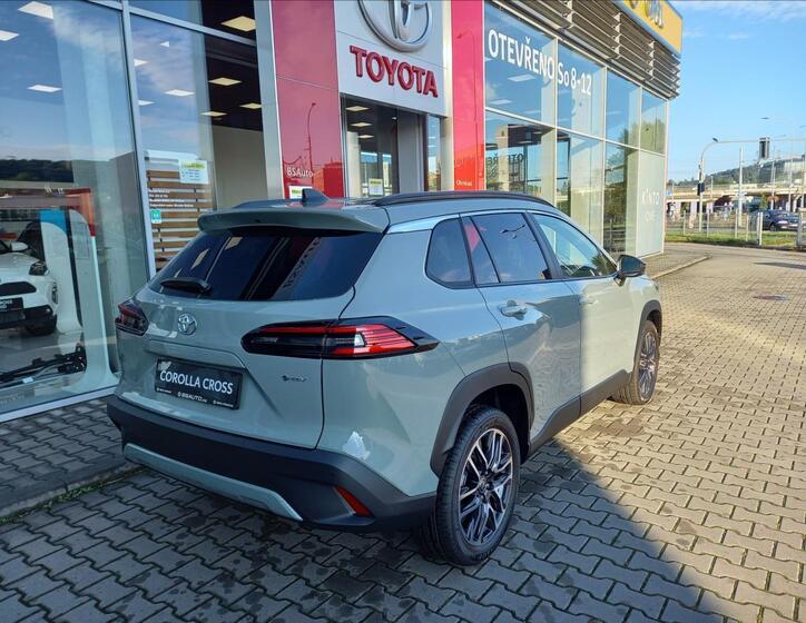 Toyota Corolla Cross 4
