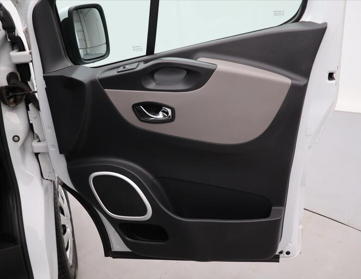 Renault Trafic 13