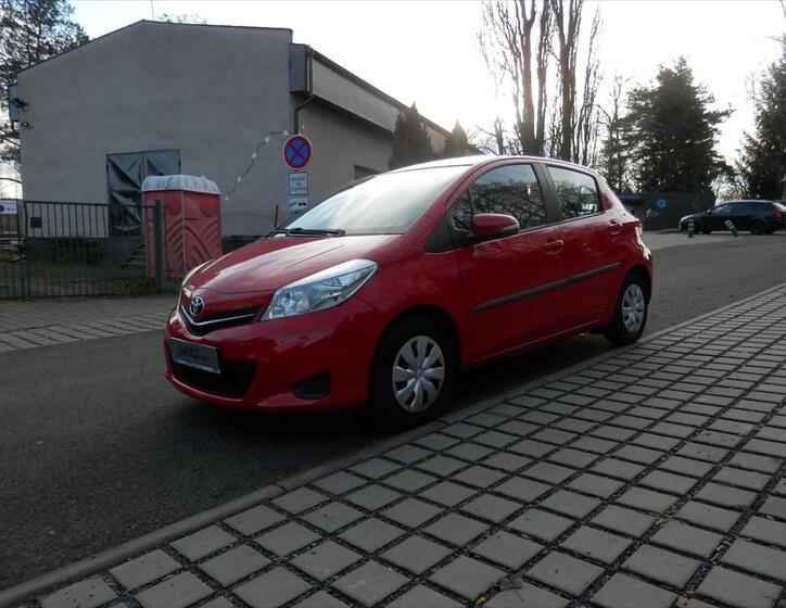 Toyota Yaris 1