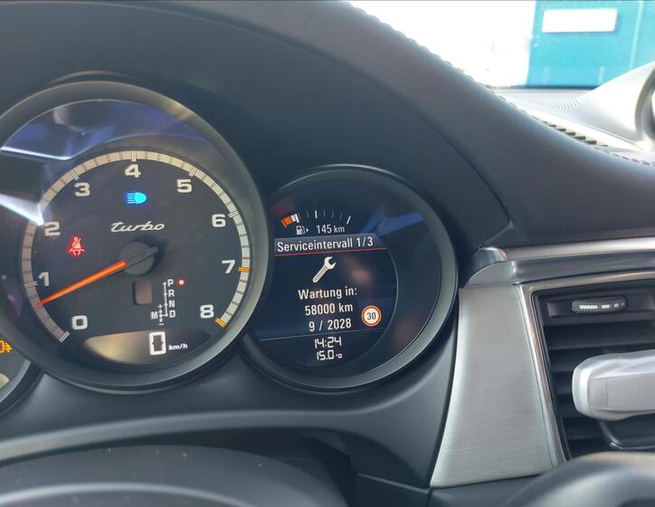 Porsche Macan 31