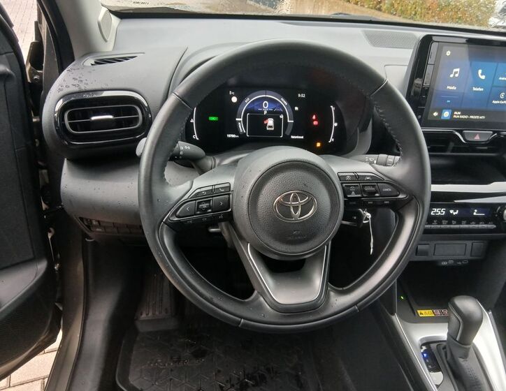 Toyota Yaris Cross 18