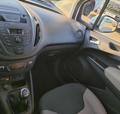 Ford Tourneo Courier 29