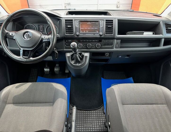 Volkswagen Caravelle 10