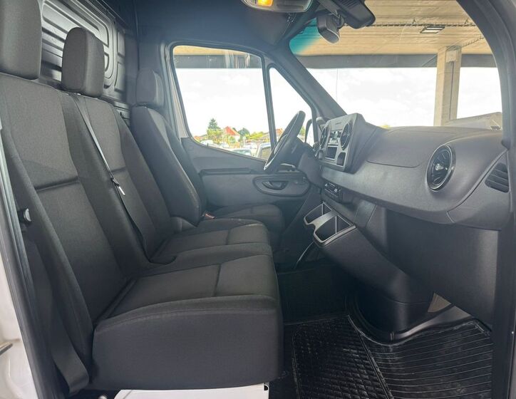 Mercedes-Benz Sprinter 14
