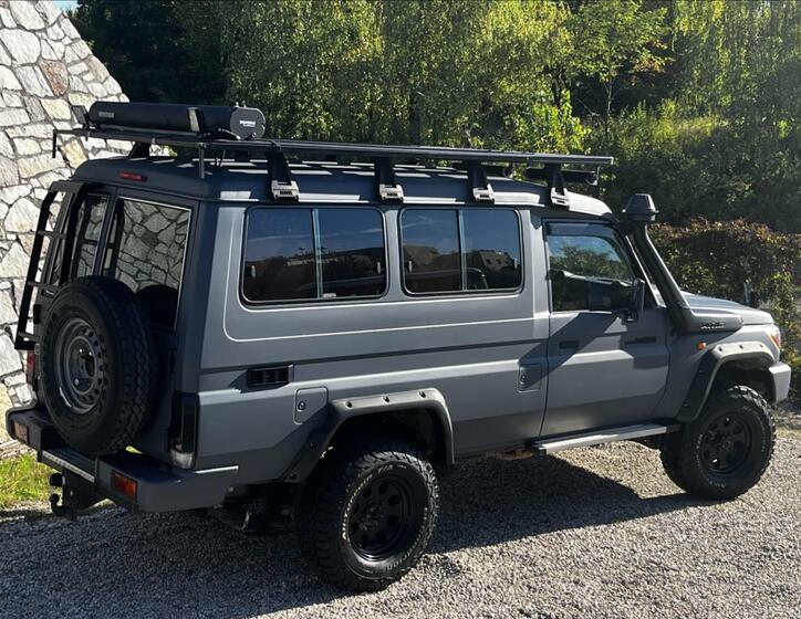 Toyota Land Cruiser 5