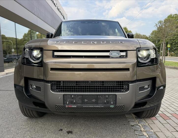 Land Rover Defender 4