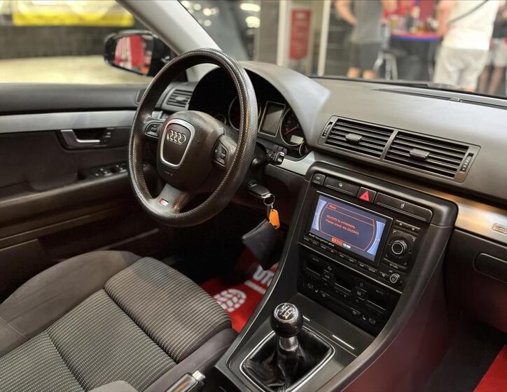 Audi A4 10