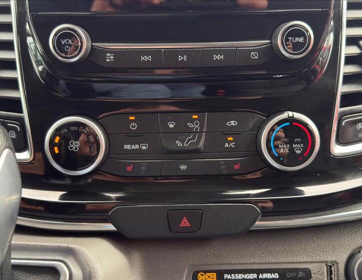 Ford Tourneo Custom 25