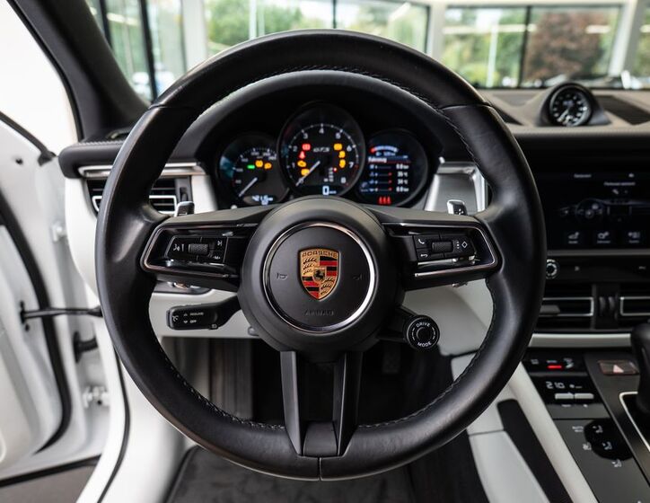 Porsche Macan 6
