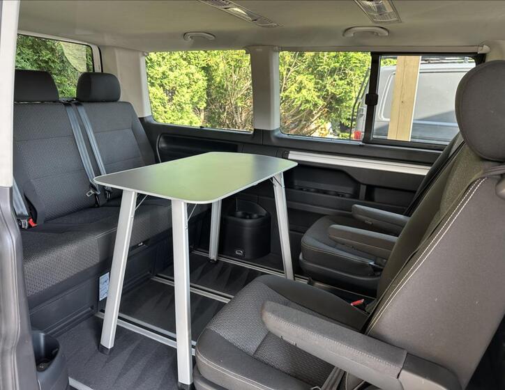 Volkswagen Multivan 14