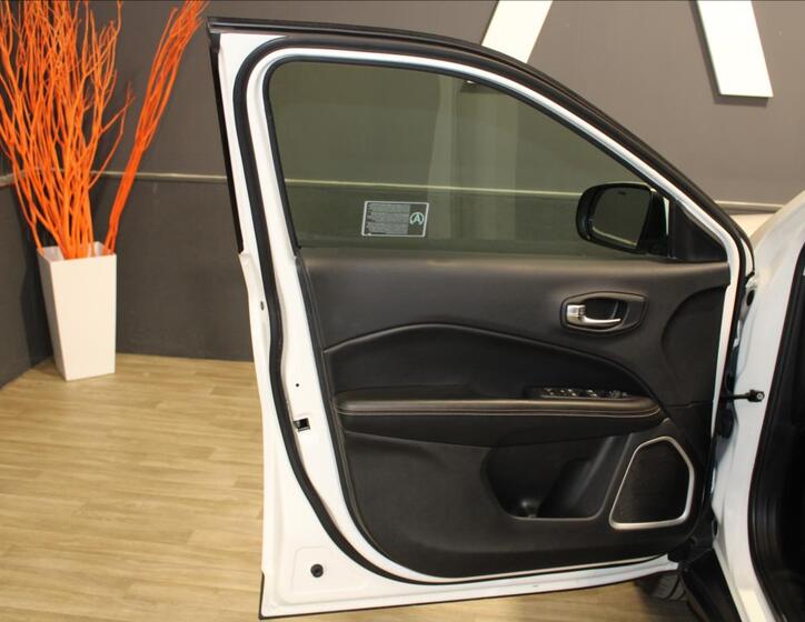 Jeep Compass 12