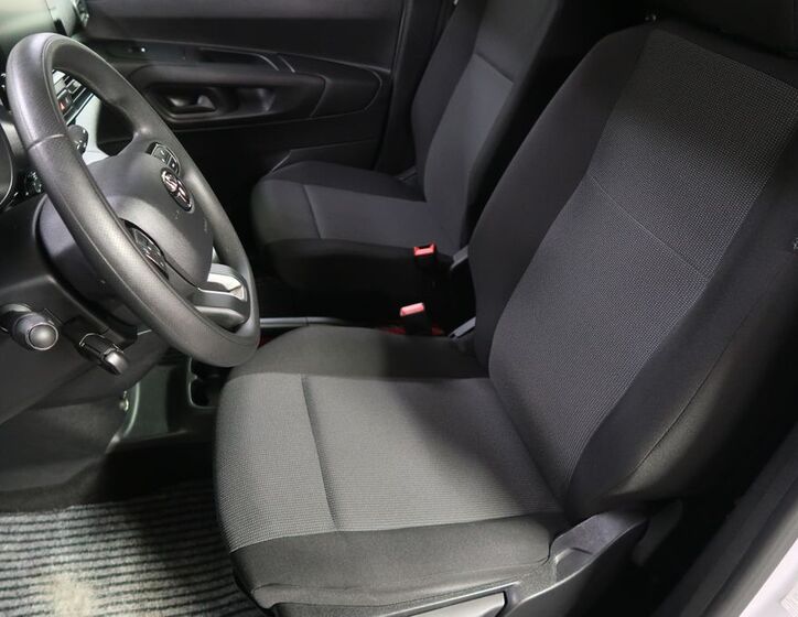 Toyota ProAce 9