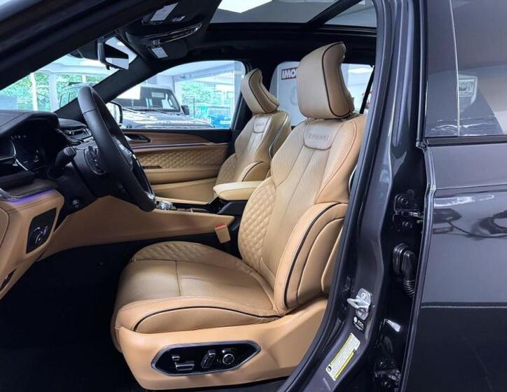 Jeep Grand Cherokee 8