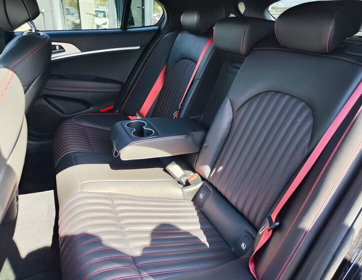 Hyundai Genesis 13