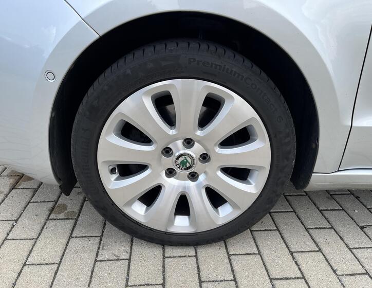 Škoda Superb 9