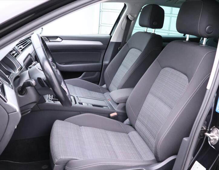 Volkswagen Passat 10