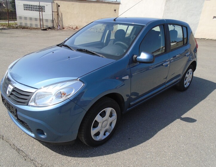 Dacia Sandero 1