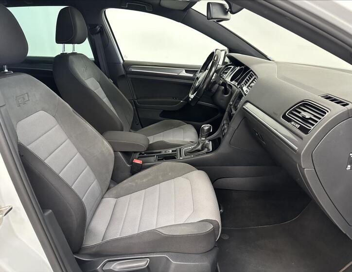 Volkswagen Golf 24