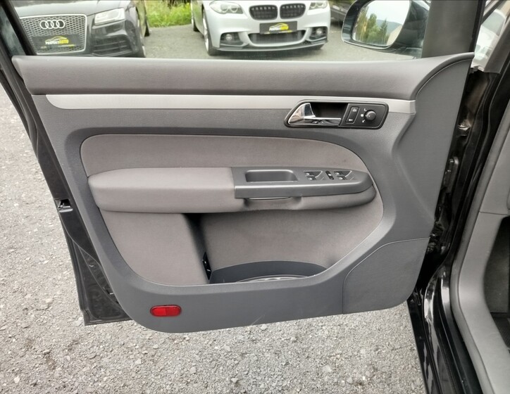 Volkswagen Touran 12