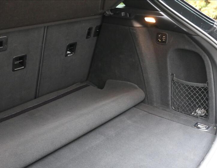 Porsche Macan 64