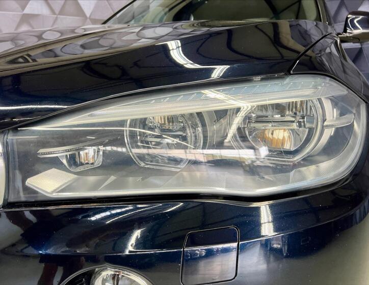 BMW X5 8