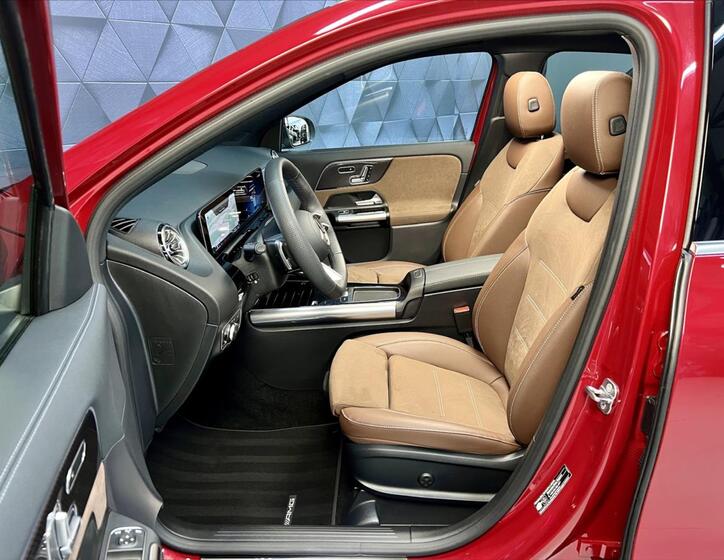 Mercedes-Benz GLA 11