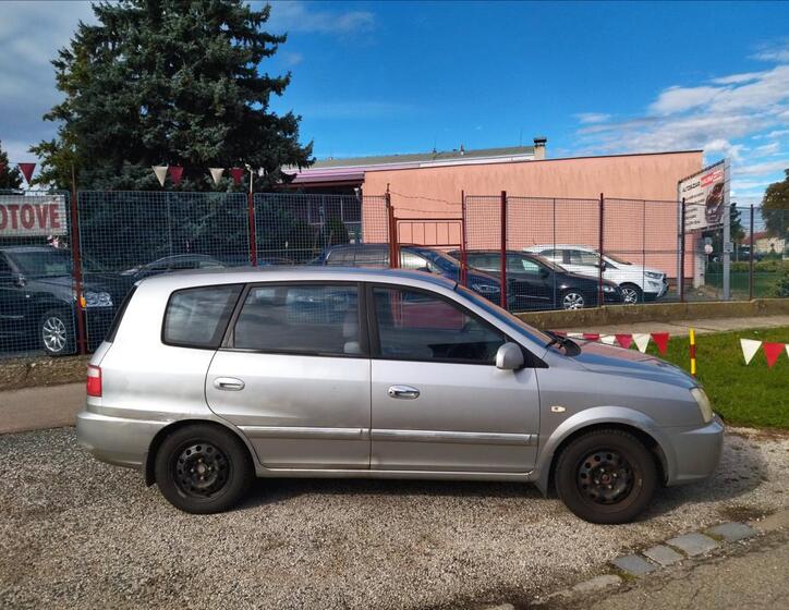 KIA Carens 4