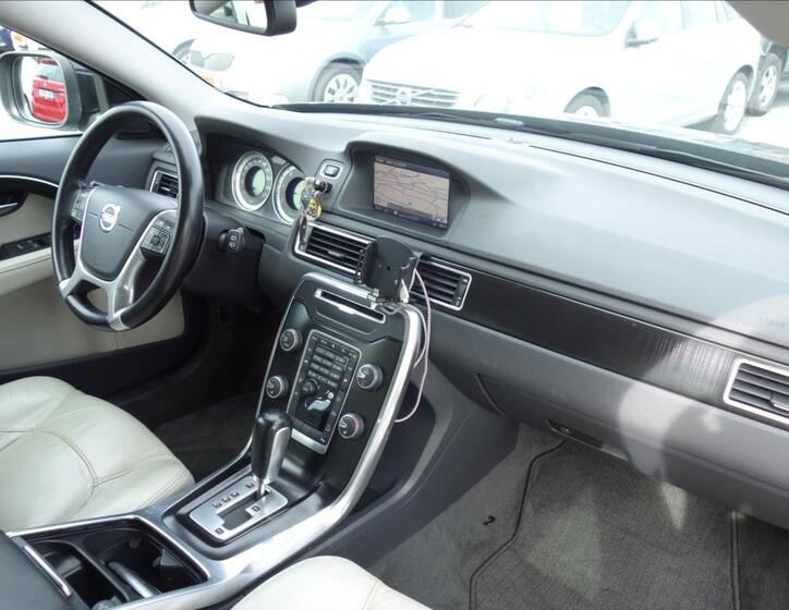 Volvo XC70 14