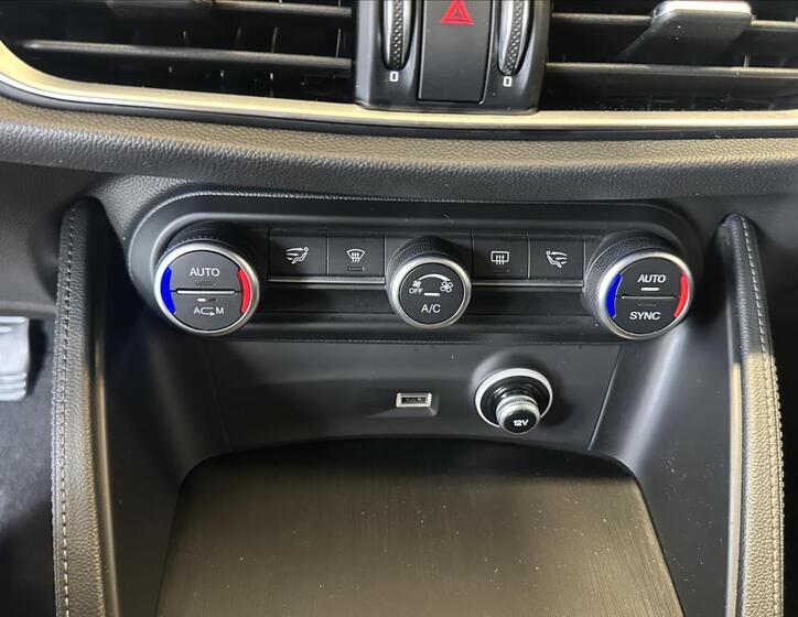Alfa Romeo Stelvio 40