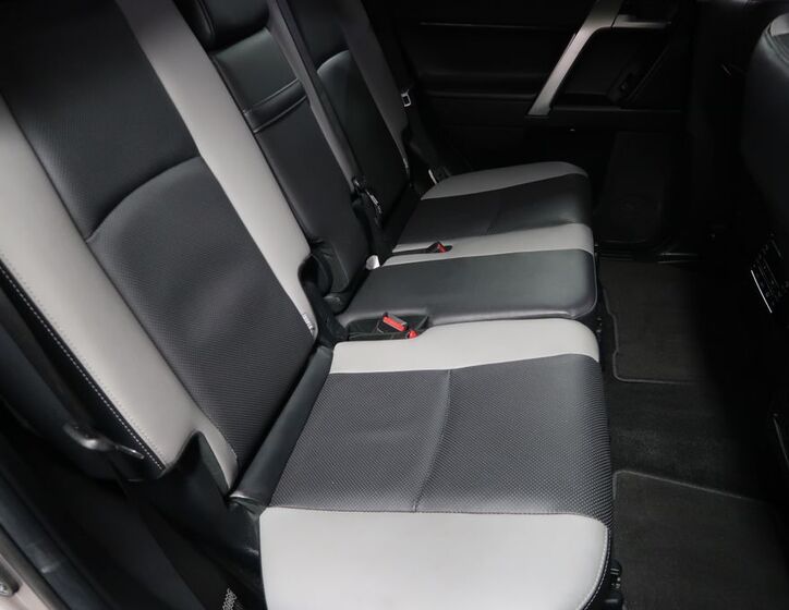 Toyota Land Cruiser 12