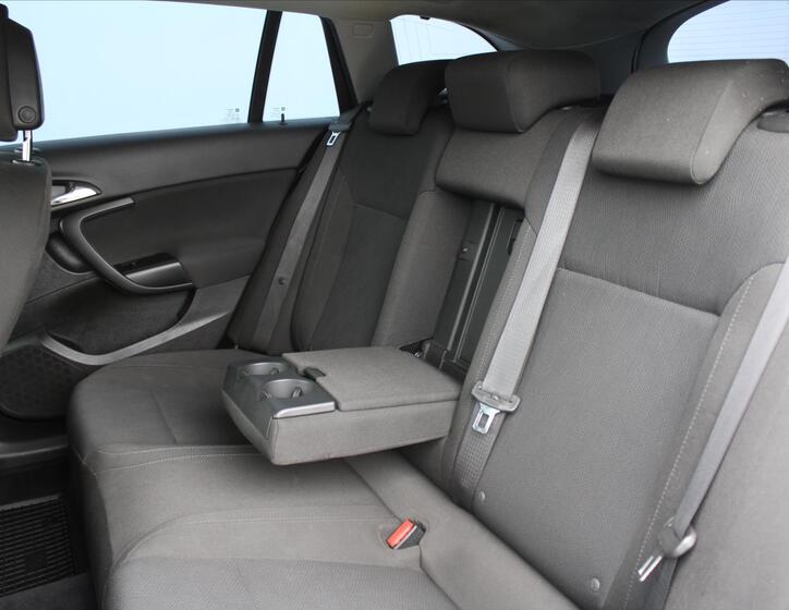 Opel Insignia 11
