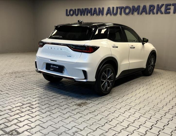 Lexus LBX 2