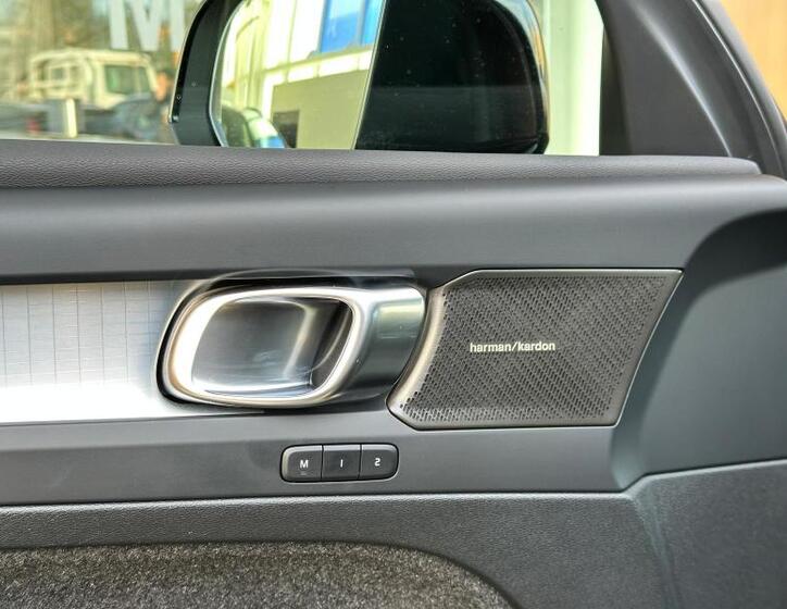 Volvo XC40 12
