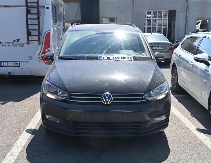 Volkswagen Touran 1