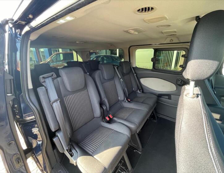 Ford Tourneo Custom 9