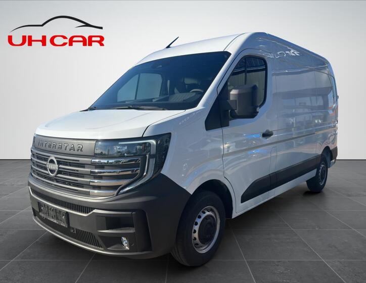 Nissan Interstar 1