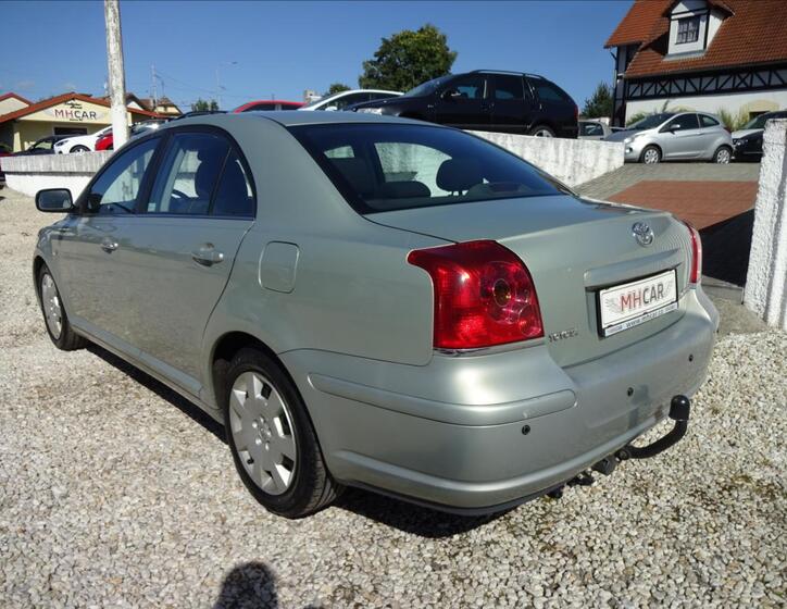 Toyota Avensis 5